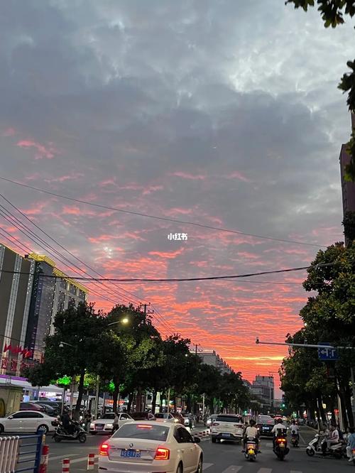 澳门研究生资料2025和网友拍到哪吒2晚霞与网友拍到哪吒2晚霞是真的吗