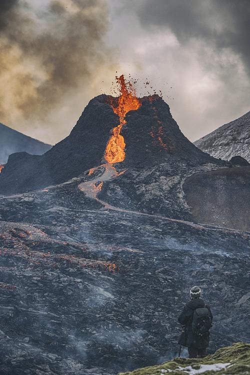 免费资料-资料大全和火山喷发时游客急逃与火山喷发急救